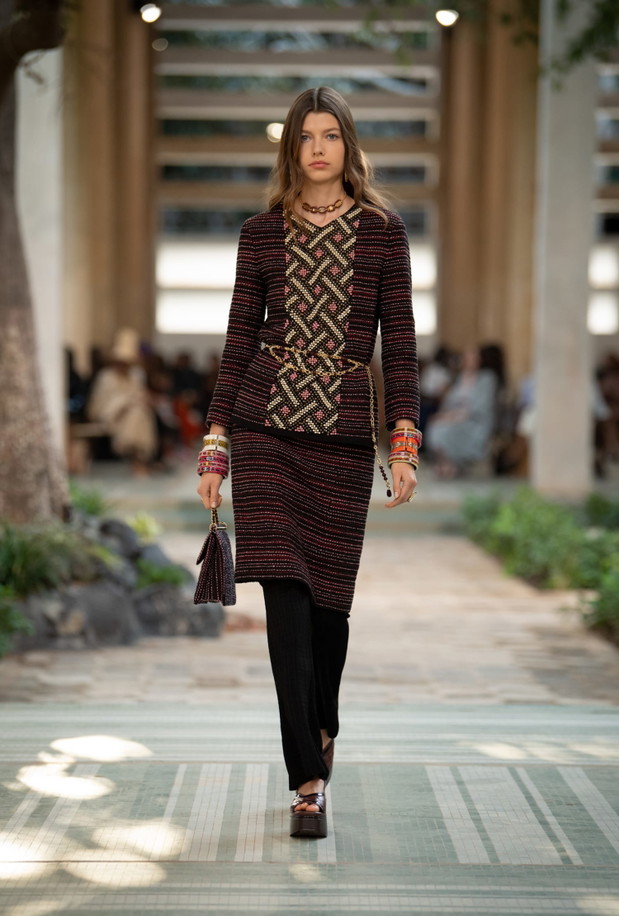 Chanel Métiers d’art 2022/2023 to francuska moda na najwyższym poziomie. Co zobaczyliśmy na wybiegu słynnego domu mody?