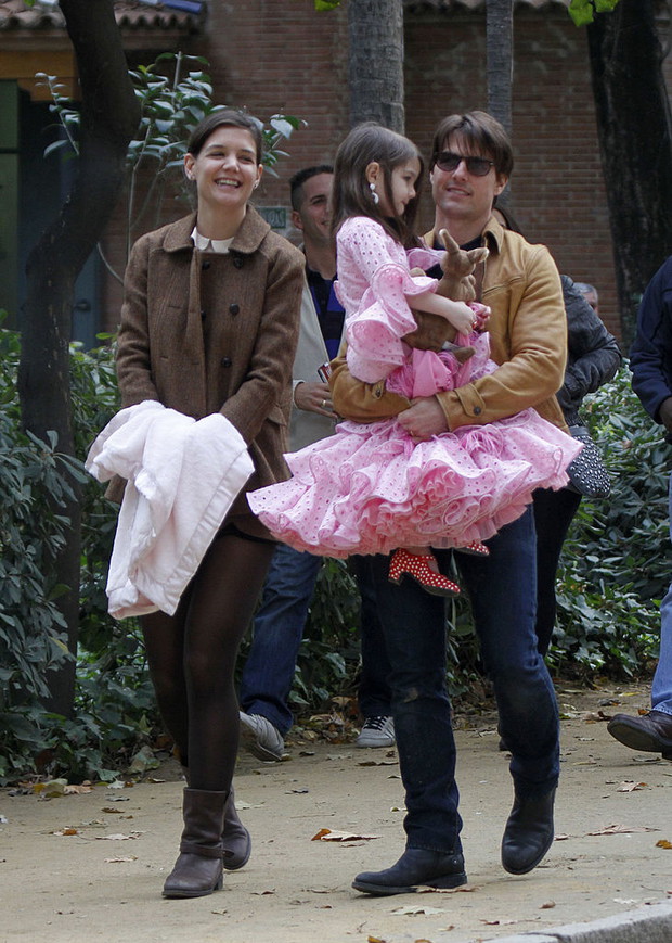 Katie Holmes, Tom Cruise i Suri Cruise w Sewilli w 2009 roku