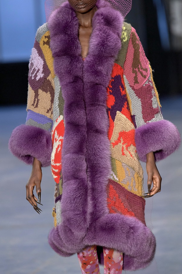 Kożuch z futrzanym kołnierzem. Gdzie kupić najpiękniejsze płaszcze w stylu afghan coat z lat 70.?
