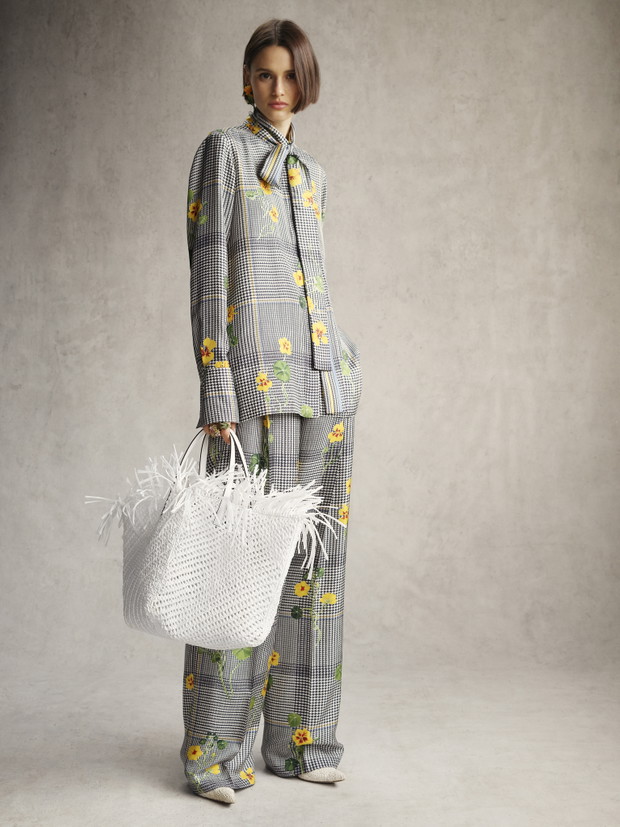 Kolekcja Oscar de la Renta Pre-Fall 2023 zachwyca. To najpiękniejsze sukienki, jakie zobaczycie dziś w internecie