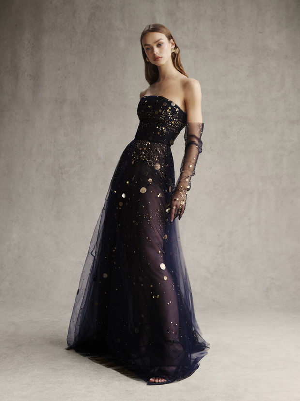 Kolekcja Oscar de la Renta Pre-Fall 2023 zachwyca. To najpiękniejsze sukienki, jakie zobaczycie dziś w internecie