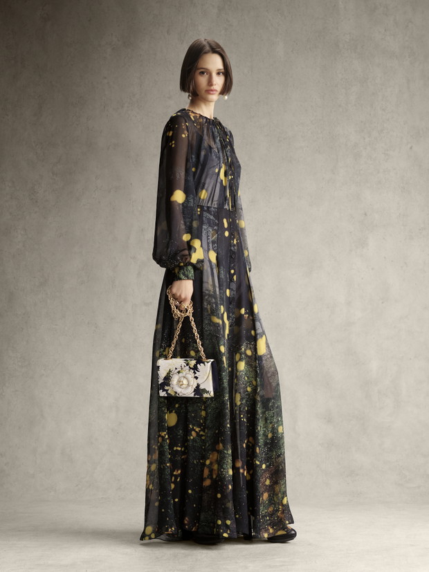 Kolekcja Oscar de la Renta Pre-Fall 2023 zachwyca. To najpiękniejsze sukienki, jakie zobaczycie dziś w internecie