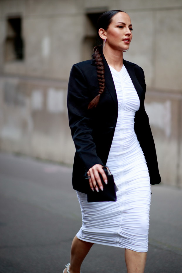 Paryż; haute couture fashion week jesień-zima 2021/2022 street fashion