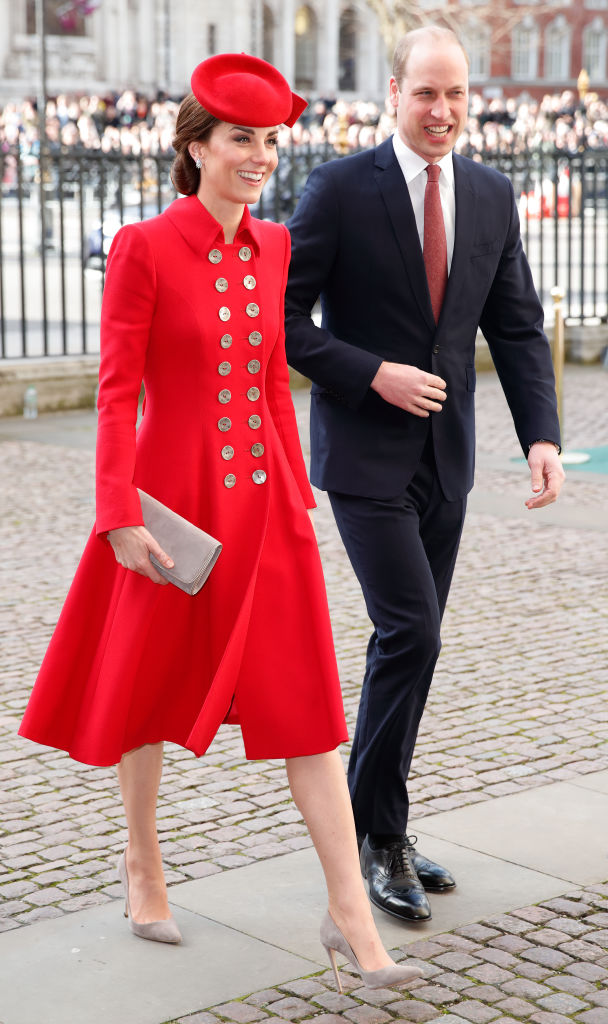 Płaszcze w stylu księżnej Kate. Tych 5 klasycznych modeli arystokratka nosi na okrągło