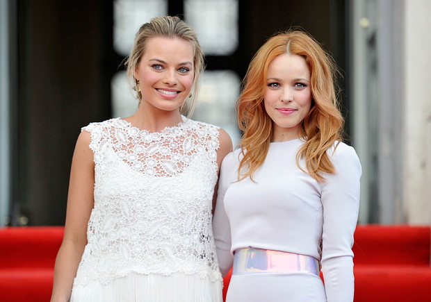Margot Robbie i Rachel McAdams (2013)
