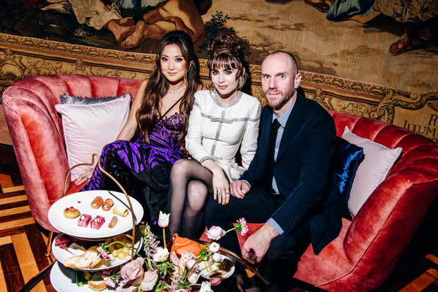 Ashley Park, Lily Collins i Charlie McDowell