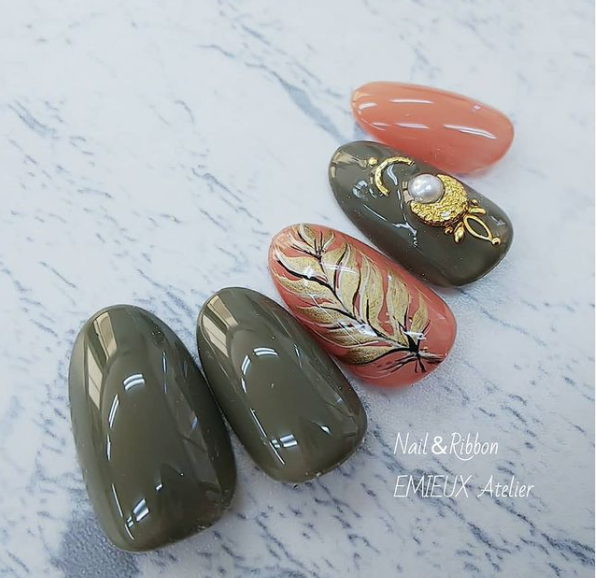 Feather manicure - prześliczny motyw piórka na paznokciach