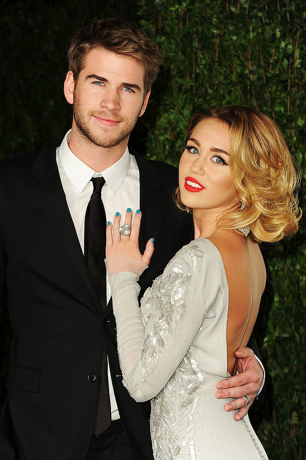 Liam Hemsworth pozwał Miley Cyrus za Flowers? Piosenka zemsty miała zagrozić jego roli w Wiedźminie
