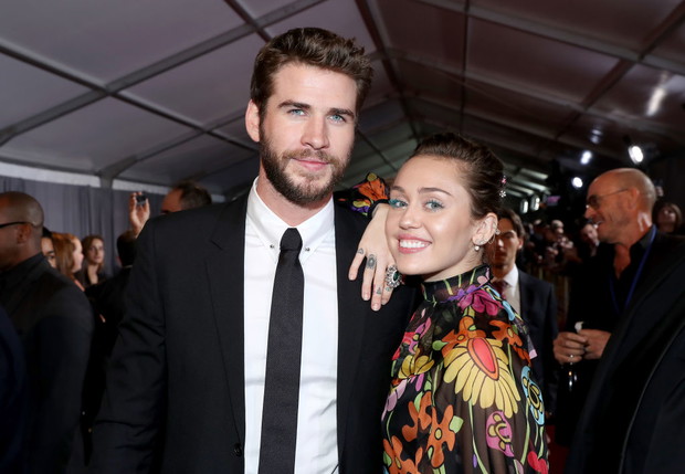Liam Hemsworth pozwał Miley Cyrus za Flowers? Piosenka zemsty miała zagrozić jego roli w Wiedźminie