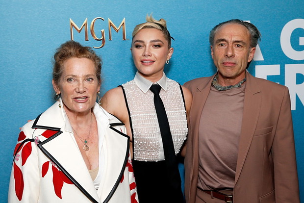 Florence Pugh z rodzicami, Deborah Mackin i Clintonem Pugh