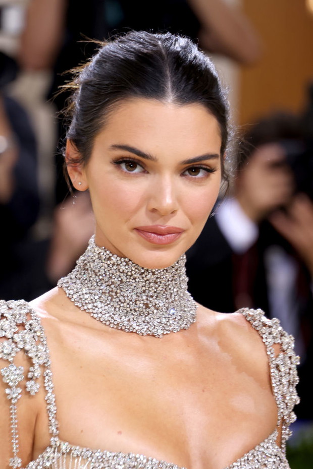 Makijaże i fryzury z Met Gala 2021: Kendall Jenner