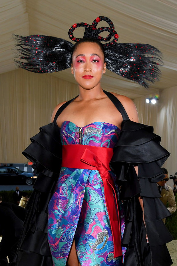 Makijaże i fryzury z Met Gala 2021: Naomi Osaka
