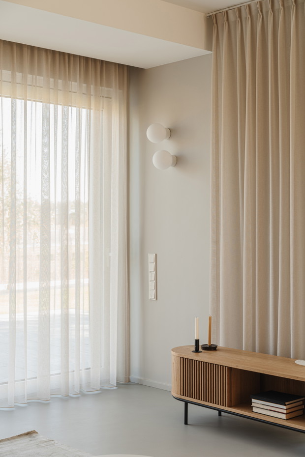 Jesienna paleta barw w domu pod Warszawą, projekt: pracownia 3XEL Architekci