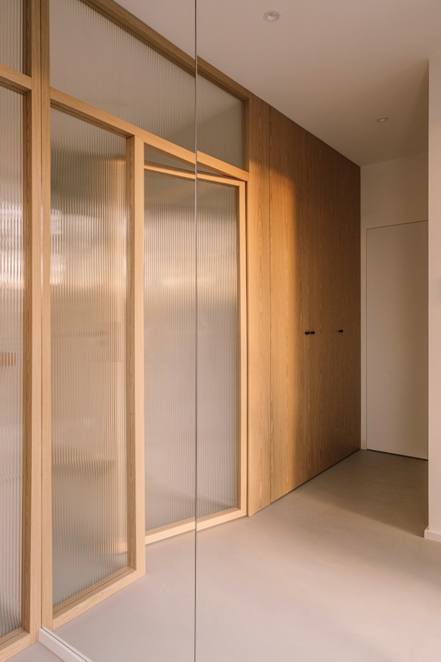 Jesienna paleta barw w domu pod Warszawą, projekt: pracownia 3XEL Architekci