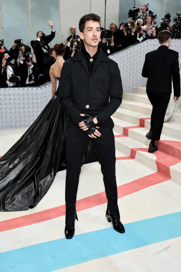 Met Gala 2023: Manu Rios w stylizacji marki Karl Lagerfeld