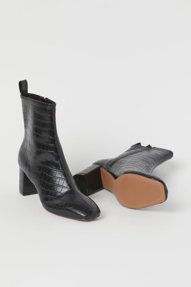 Wyprzedaże w sieciówkach: H&M i mid season sale