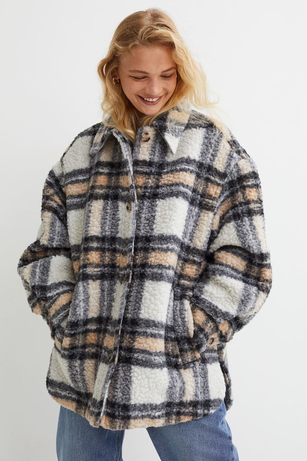 Wyprzedaże w sieciówkach: H&M i mid season sale