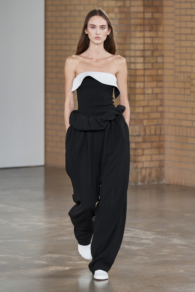 Proenza Schouler jesień-zima 2022/2023. Ekspersyjny minimalizm