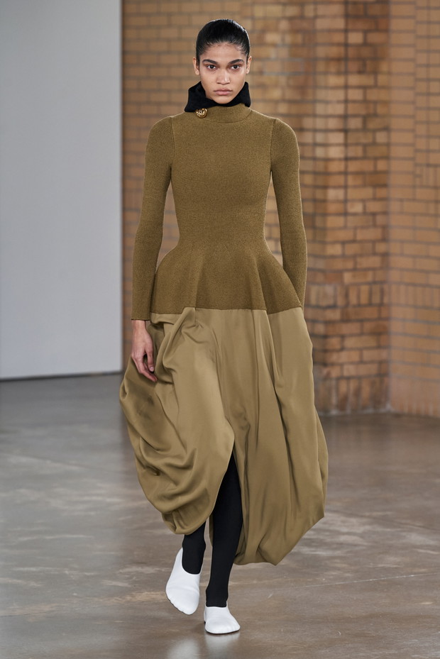 Proenza Schouler jesień-zima 2022/2023. Ekspersyjny minimalizm
