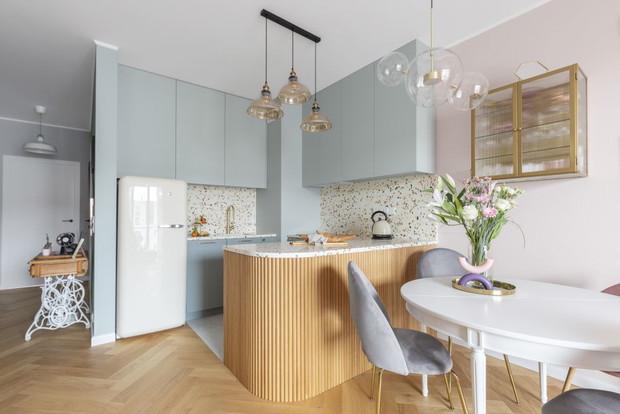 Mieszkanie w pastelach, projekt wnętrza: Angelika Front, architekt wnętrz / Decoroom , projekt kuchni i mebli: Katarzyna Domańska, architekt wnętrz / Decoroom Kitchen
