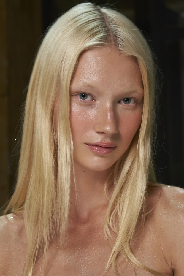 Modne fryzury wiosna-lato 2022: Blumarine
