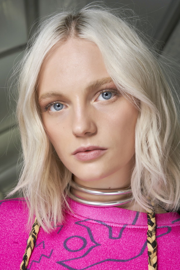 Modne fryzury wiosna-lato 2022: Isabel Marant