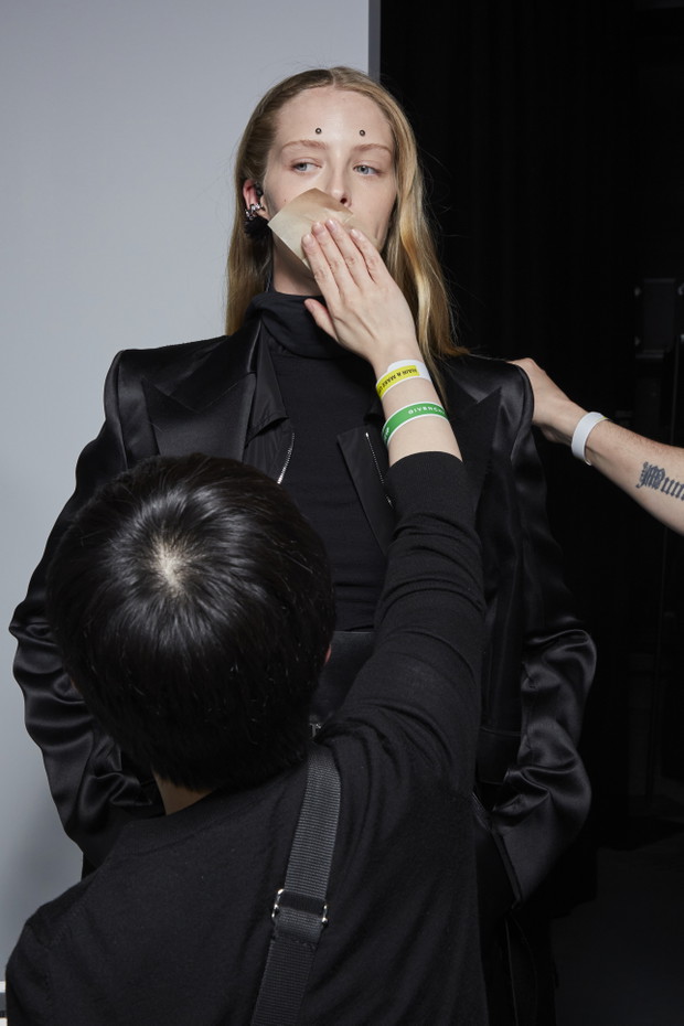 Givenchy jesień-zima 2022/2023 backstage