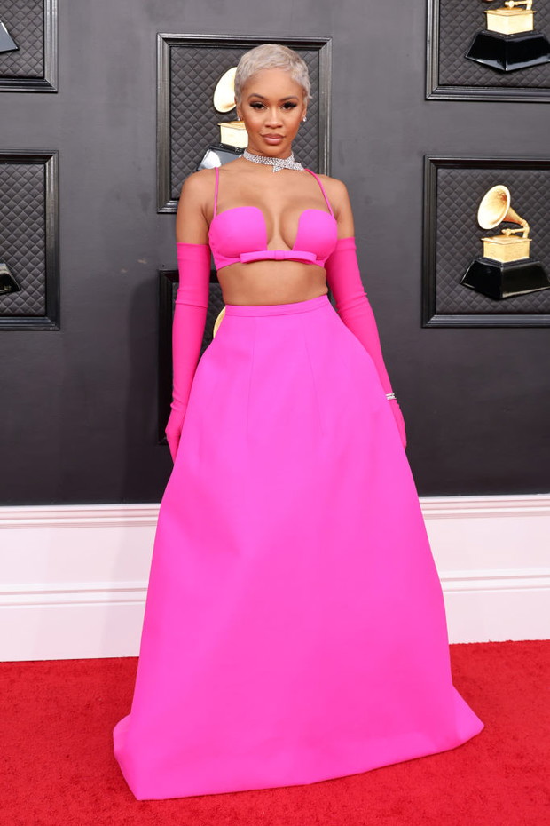 Grammy 2022: kreacje gwiazd