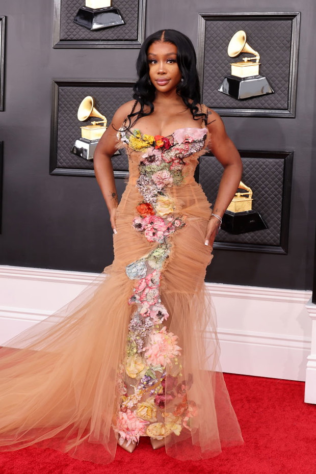 Grammy 2022: kreacje gwiazd