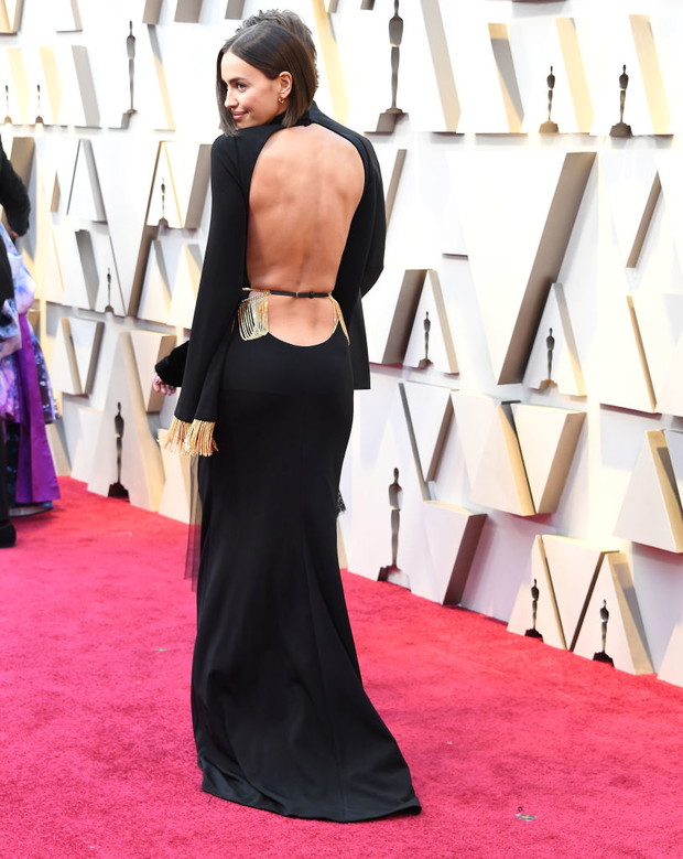 Irina Shayk w sukienkach maxi. Inspirujące stylizacje modelki i gwiazdy