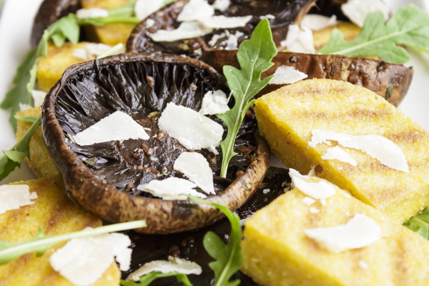 3. Sałatka z tofu i grzybami portobello