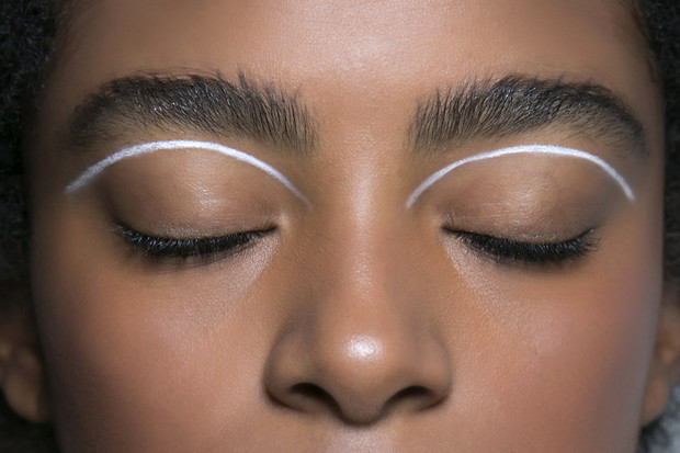 Makijaż cut crease na wybiegu
