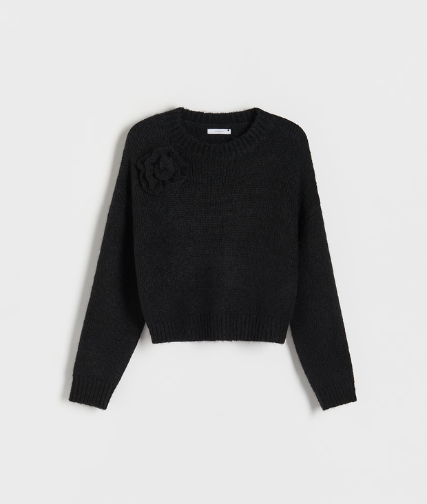Sweter z różą (139,99 zł)
