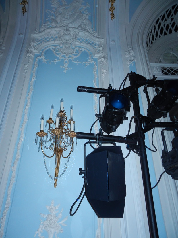 Nasz ukochany pokaz Moschino odbył się w hotelu Savoy. Tamtejszą salę balową przystosowano do wymogów wybiegu, fot. by Nikon COOLPIX S800c