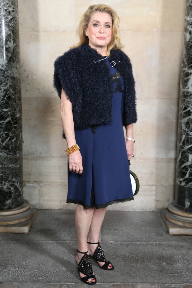 Catherine Deneuve na pokazie Louis Vuitton wiosna-lato 2018
