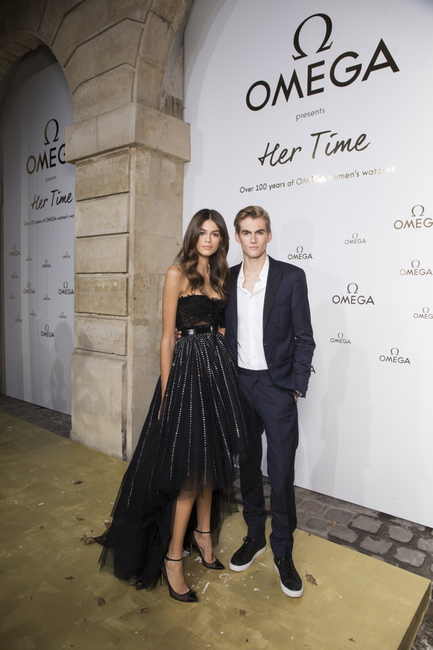 OMEGA Her Time w Paryżu: Kaia Gerber i Presley Gerber