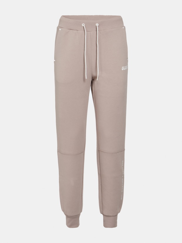 GUESS Activewear SS21: athleisure w pełnym słońcu