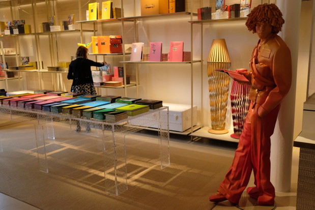 Księgarnia w paryskim butiku Louis Vuitton