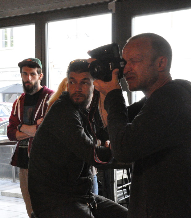 Backstage z sesji ze zwycięską kolekcją programu Project Runway