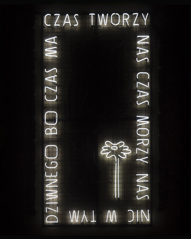 Twórczość czasu, neon upamiętniający Jana Sztaudyngera