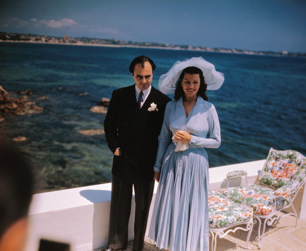 Rita Hayworth i książę Aly Khan w Chateau De L'Horizon, 1949.