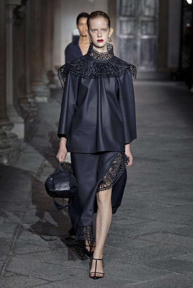 Trend z wybiegu: sukienki wiktoriańskie, Jil Sander