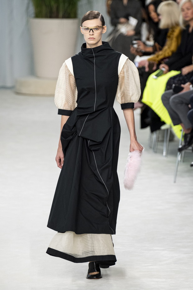 Trend z wybiegu: sukienki wiktoriańskie, Loewe