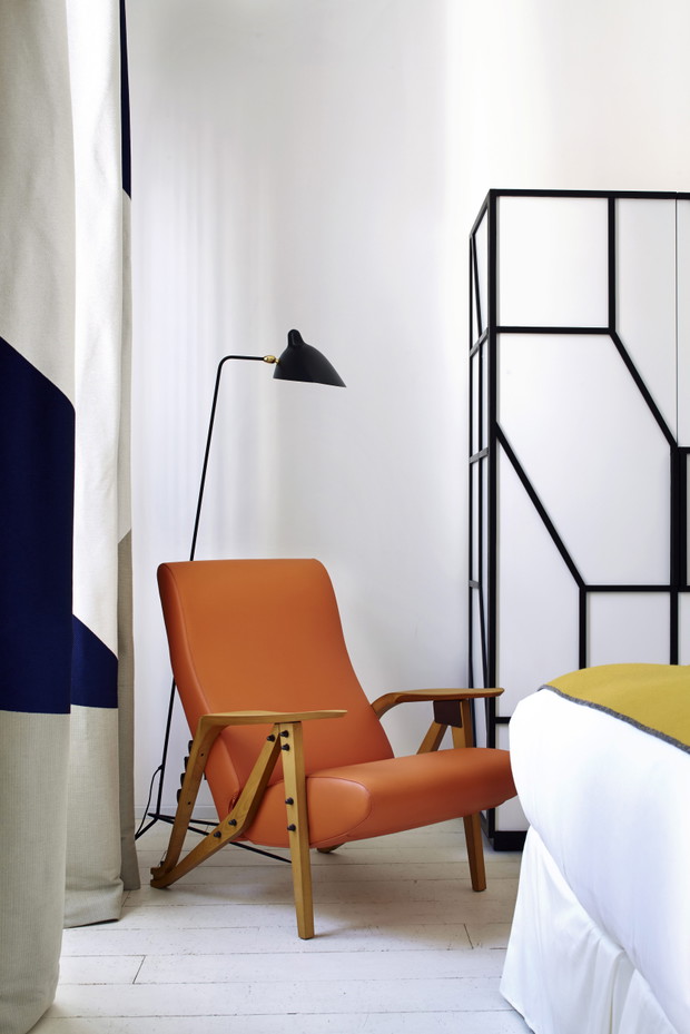 Kolorowy i luksusowy hotel w Paryżu