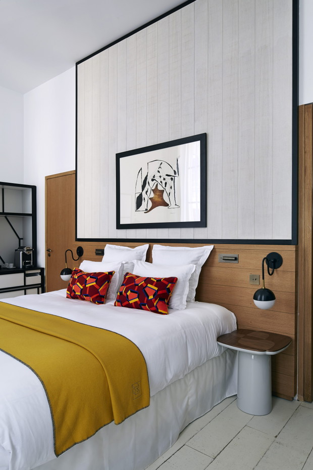Kolorowy i luksusowy hotel w Paryżu