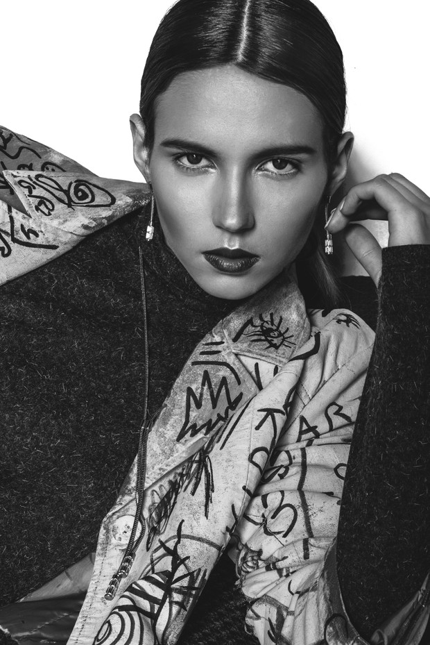 Natalia Gulkowska z Top Model w sesji NEW ICON, fot. Łukasz ŻyłkaSukienka: WOOLinSKYMarynarka: Robert KutaBiżuteria: Lewanowicz