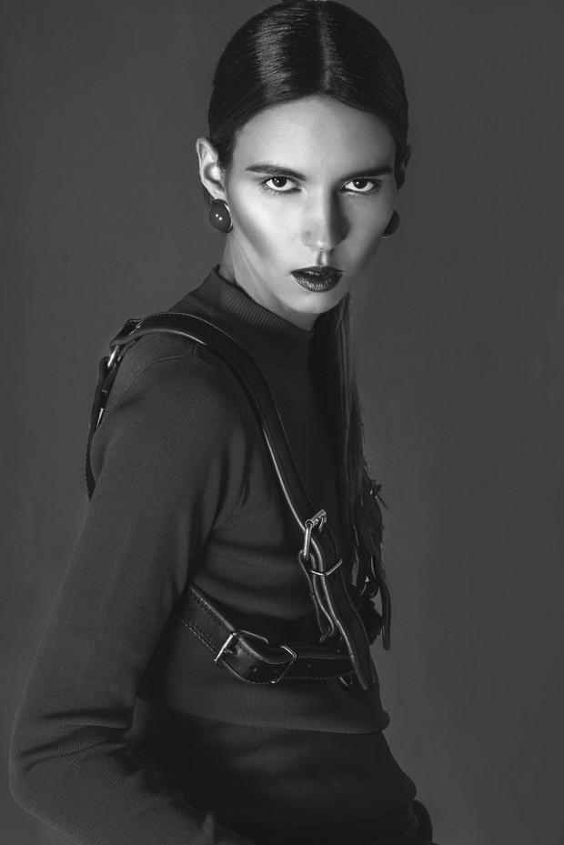 Natalia Gulkowska z Top Model w sesji NEW ICON, fot. Łukasz ŻyłkaSweter: MaxMaraSzelki: RefformBiżuteria: Lewanowicz