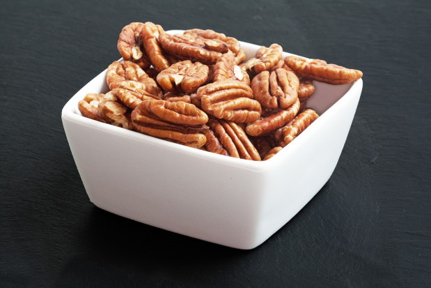 Przekąski poniżej 100 kcal - pomysły, fot. Fotolia17. Orzechy pekan z syropem klonowym 5 orzechów pekan podprażonych na suchej patelni ze szczyptą cynamonu i 2 łyżkami syropu klonowego.