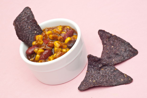 Przekąski poniżej 100 kcal - pomysły, fot. Fotolia7. Nachos z niebieskiej kukurydzyGarść naturalnych chipsów z mąki z niebieskiej kukurydzy.