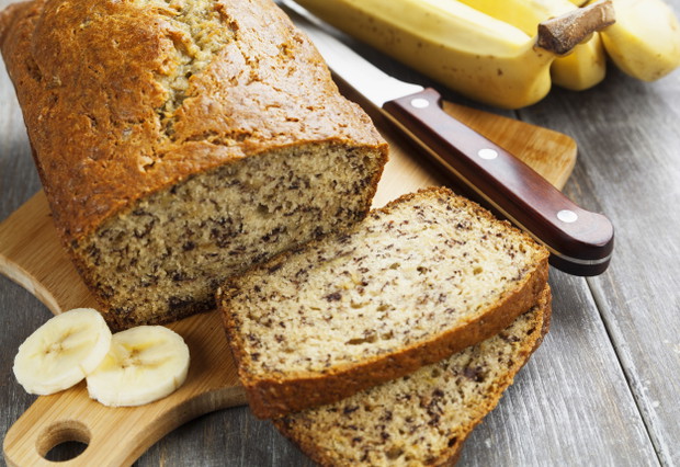 7. Chlebek bananowy z masłem orzechowym